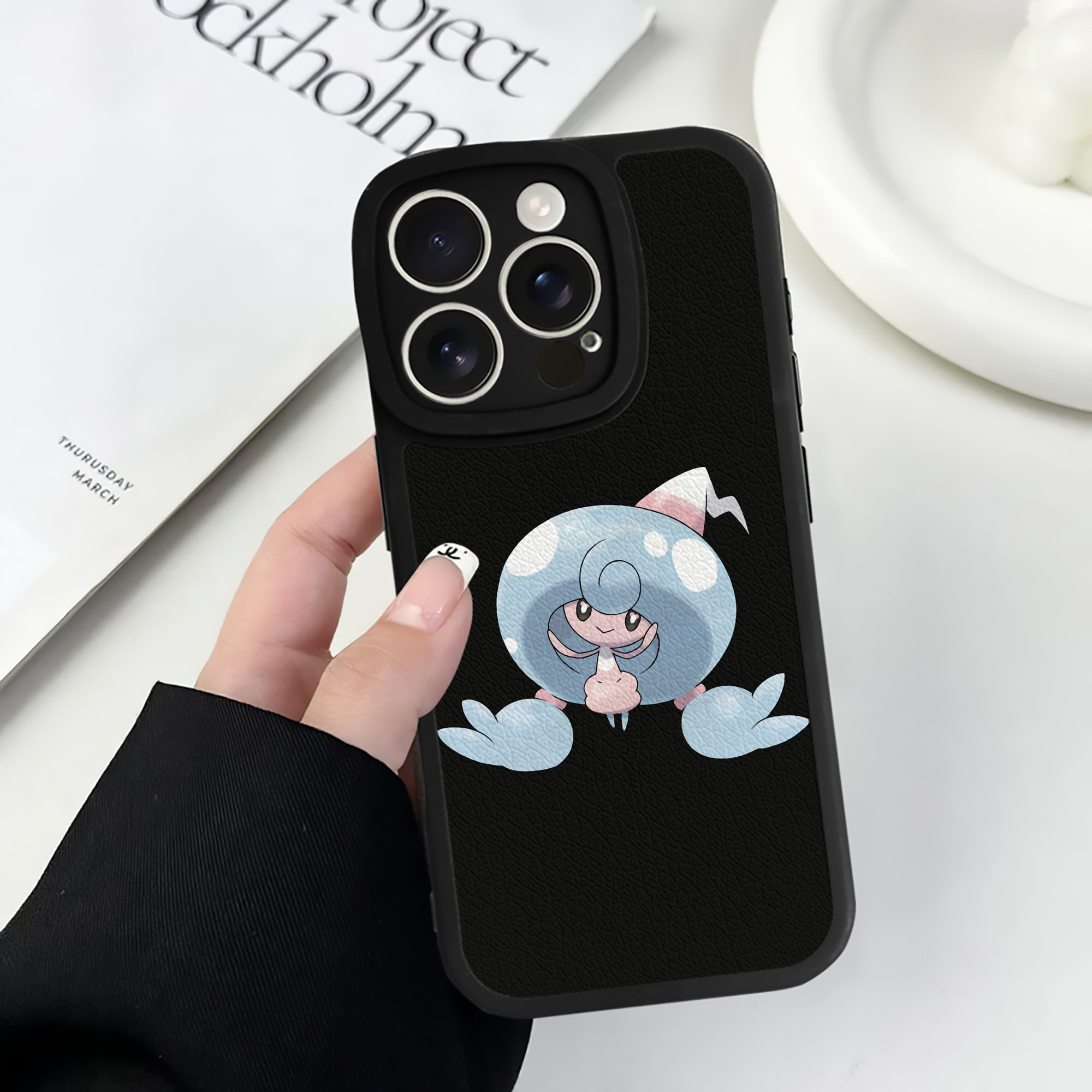 （画像用） ポケットモンスター Pokémon 【iPhone 16シリーズ対応】シリコンスマホケース（レザー調） 材質：シリコン